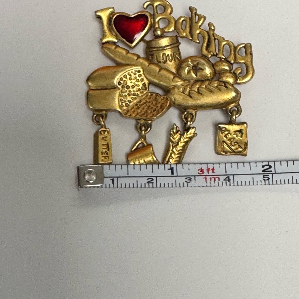 Vintage Danecraft I Love Baking Gold Tone Lapel Brooch with Charms. - Picture 4 of 5